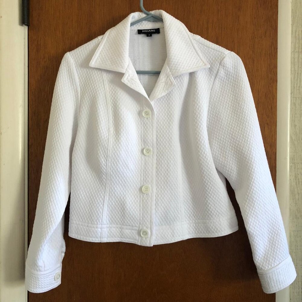 Mikane, Cropped, collared, buttoned, quilt patterned, White blazer, Size 6